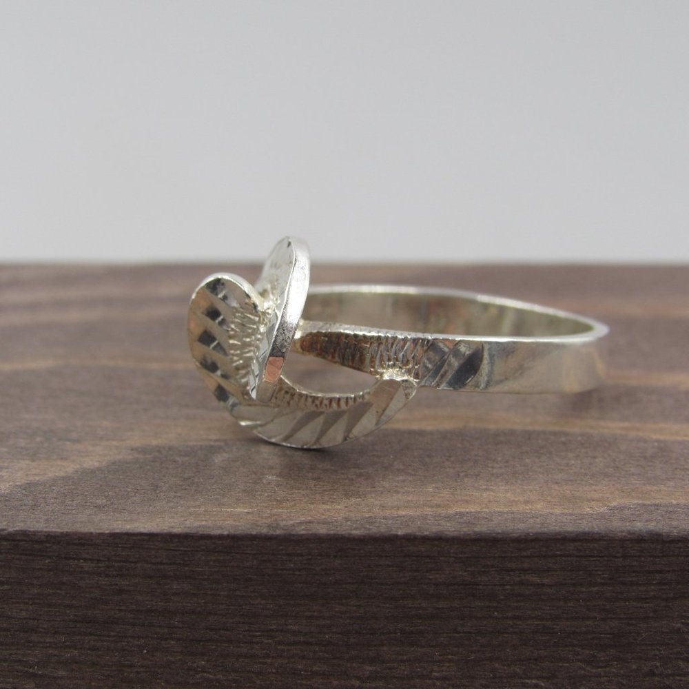 Size 8 Sterling Silver Unique Design Band Ring - Picture 2 of 7